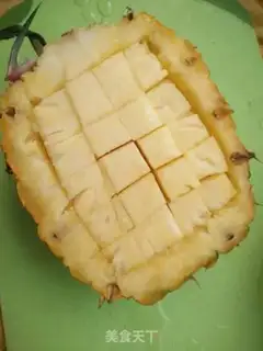 Make Pineapple rice step 1
