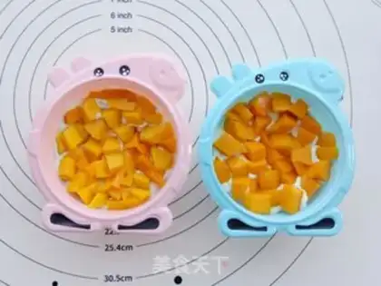 Make Fruit box cake step 9