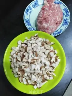 Make Meatloaf mushroom sauce step 0