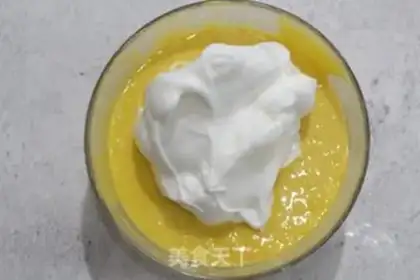 Make Little yellow banana cake roll step 5
