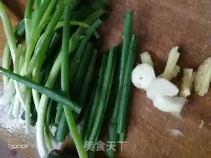 Make Onion fish step 1