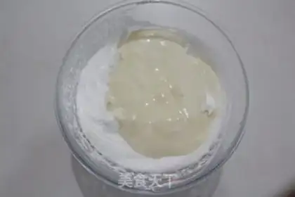 Make Little yellow banana cake roll step 6