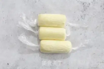 Make Little yellow banana cake roll step 15