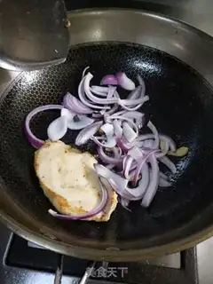 Make A simple onion onion black chicken steak step 4