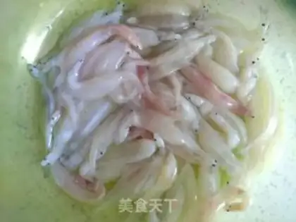 Make Silverfish sour fan soup step 3