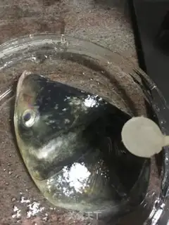 Make Pire chopping fish head noodles step 1