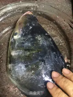 Make Pire chopping fish head noodles step 2