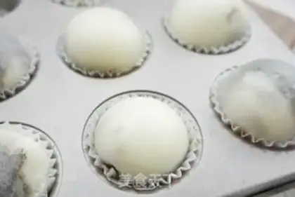Make Mini-Olio Snowmen step 11