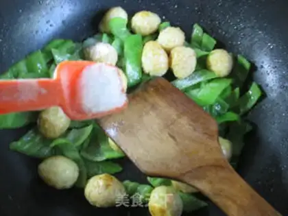 Make Cream peppers, tiger-skin eggs step 5