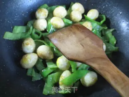 Make Cream peppers, tiger-skin eggs step 6