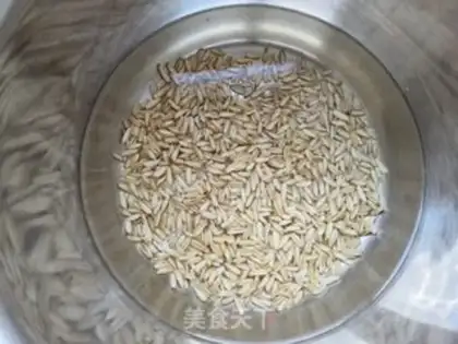 Make oatmeal lily double soy sauce step 2