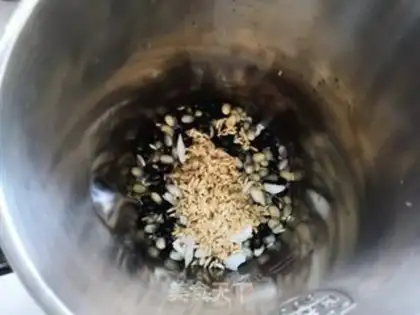 Make oatmeal lily double soy sauce step 3