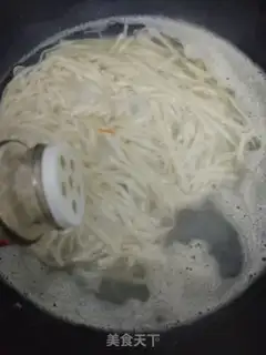 Make Carrot egg noodles step 3