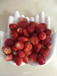 Make Strawberry shakes step 0