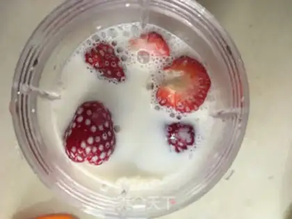 Make Strawberry shakes step 3