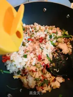 Make Chicken cucumber fried rice step 6