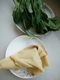 Make Beanie spinach rolls step 0