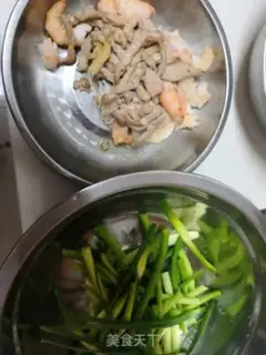 Make Garlic shrimp pasta step 1