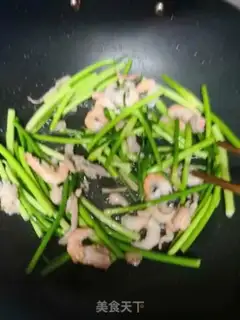 Make Garlic shrimp pasta step 3