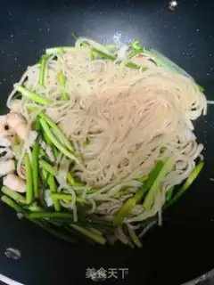 Make Garlic shrimp pasta step 4