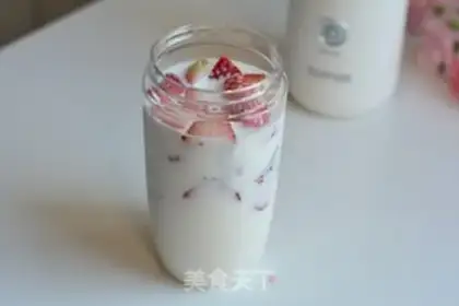 Make Strawberry shakes step 2