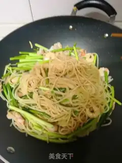 Make Garlic shrimp pasta step 6