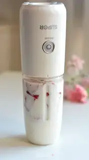 Make Strawberry shakes step 3