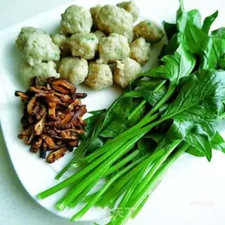 Make Chickenball spinach soup step 0