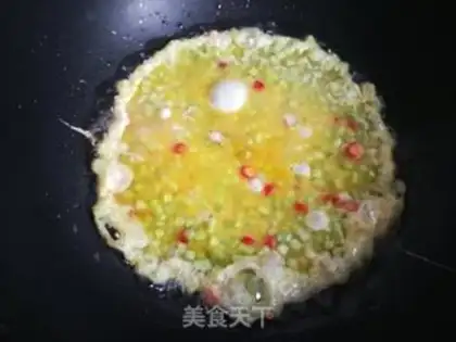 Make Garlic fried eggs step 4