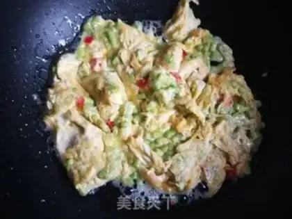 Make Garlic fried eggs step 5