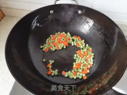 Make Pineapple rice step 3