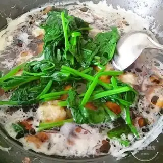 Make Chickenball spinach soup step 8