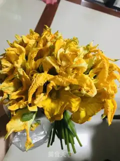 Make Clear the pumpkin flowers step 0