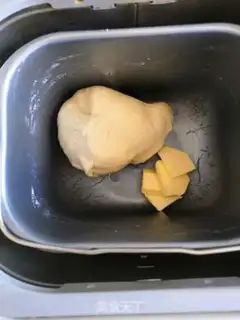 Make Chinese cranberry toast step 4