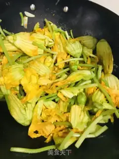 Make Clear the pumpkin flowers step 5
