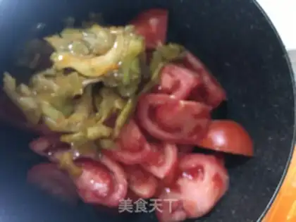 Make Tomato pickles, bean petal soup step 1