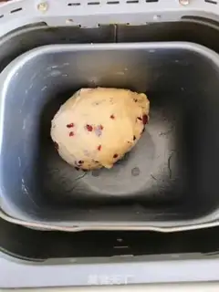 Make Chinese cranberry toast step 7