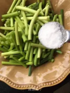 Make Garlic fried intestines step 2