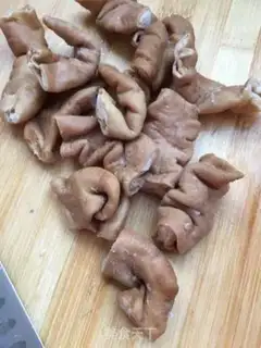 Make Garlic fried intestines step 4