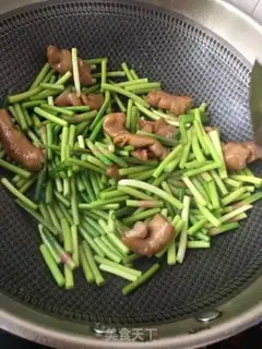 Make Garlic fried intestines step 8