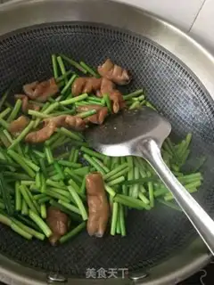 Make Garlic fried intestines step 9
