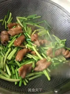 Make Garlic fried intestines step 11