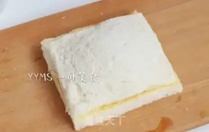Make Cream-fruit cream toast step 2