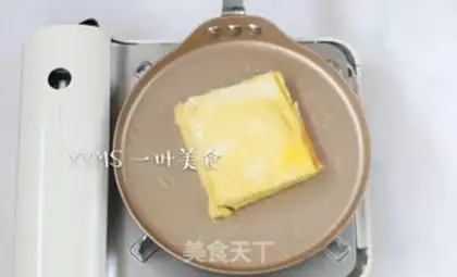 Make Cream-fruit cream toast step 4