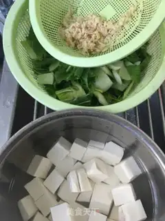 Make Cream tofu shrimp soup step 0