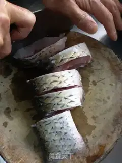 Make Red fish tails step 0