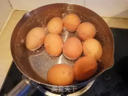 Make Five spicy tea eggs step 1