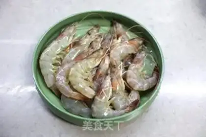 Make Shrimpball spinach soup step 0