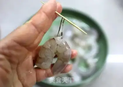 Make Shrimpball spinach soup step 1