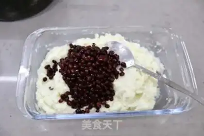 Make Bean Mountain medicine cake step 8
